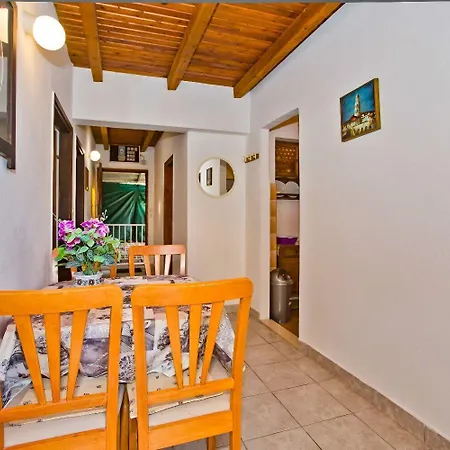 Apartment Kati Zarace